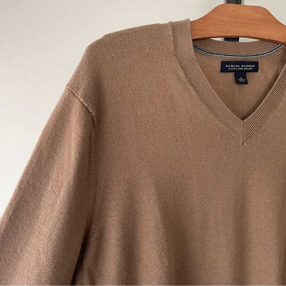 NEW Banana Republic 100% Extra Fine Merino Wool Vneck Pullover Knit Sweater Mens - Picture 4 of 8